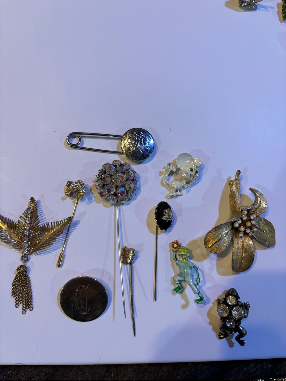 Vintage Gold Tone Floral Brooch and Lapel Pin Set - Gold 11 pieces